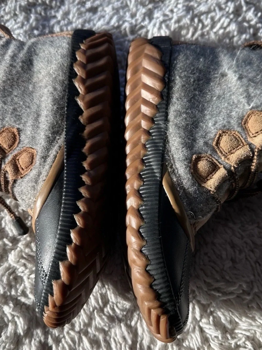 Sorel Brown and Gray Sherpa-Lined Waterproof Winter Duck Boots size 5